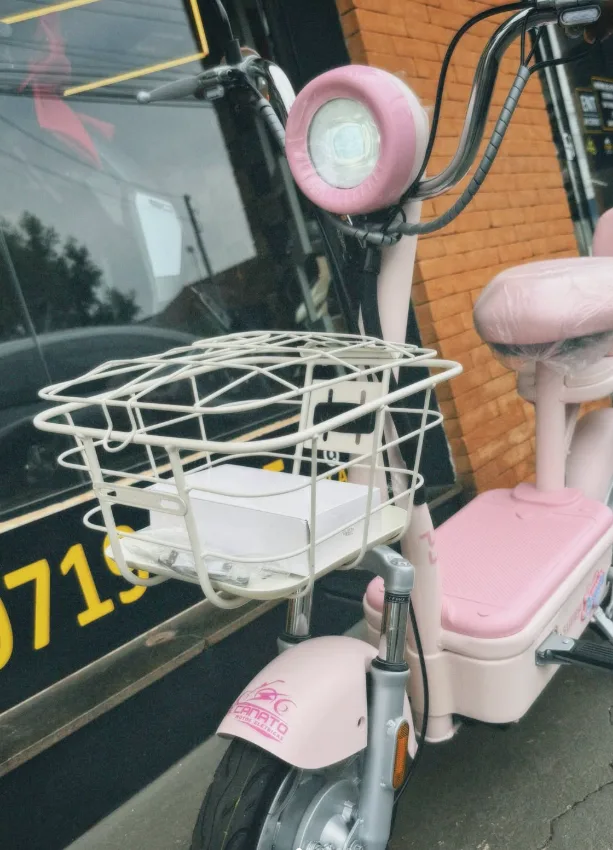 Bike Elétrica Rosa com Cesto